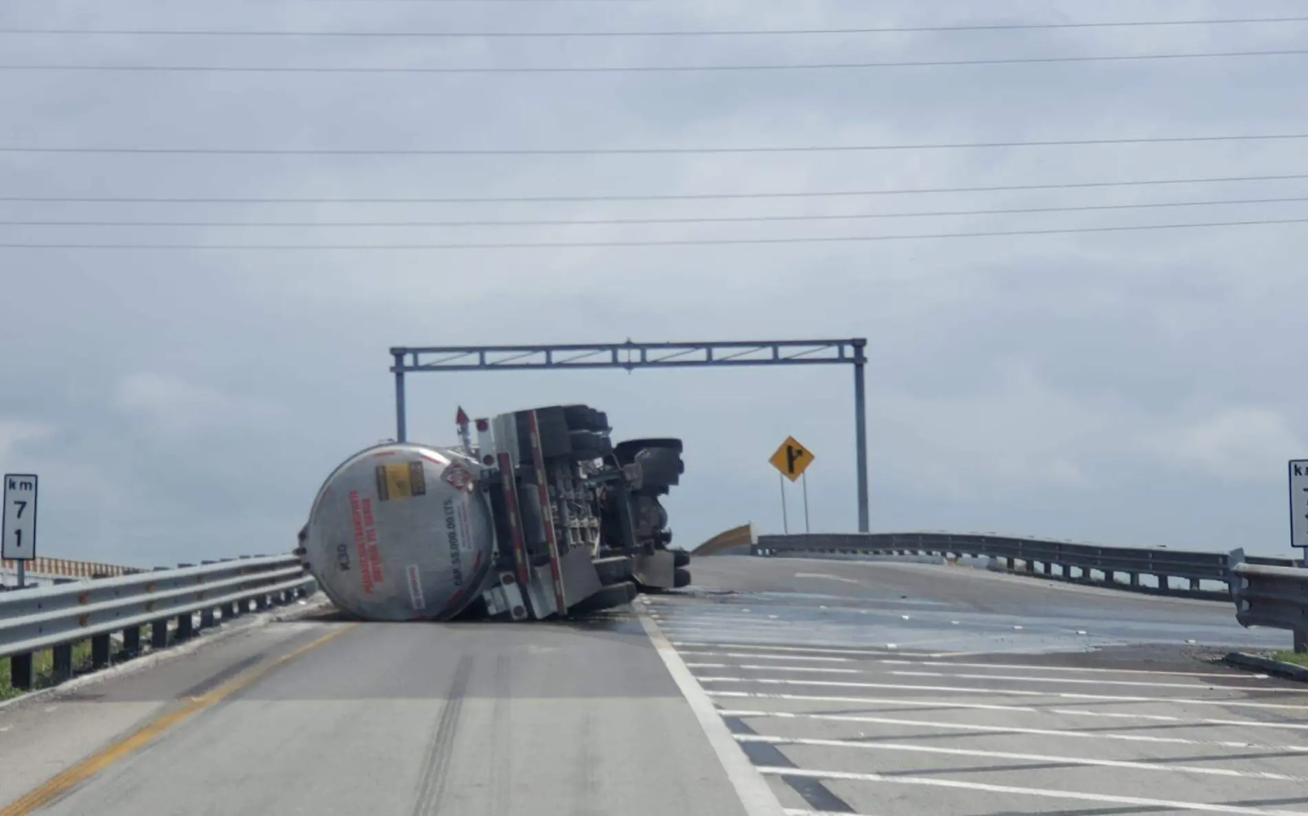 Volcadura de pipa en el Libramiento Reynosa Sur II SSPT